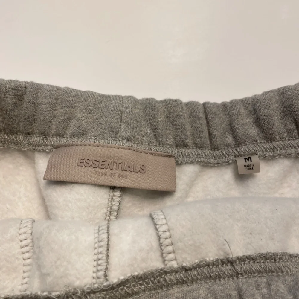 Fear of God Essentials sweatpants - Picture 3 of 3
